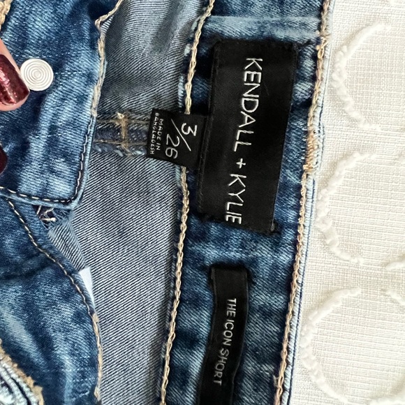 💗NWT Kendall & Kylie Denim Shorts💗 - Picture 3 of 3